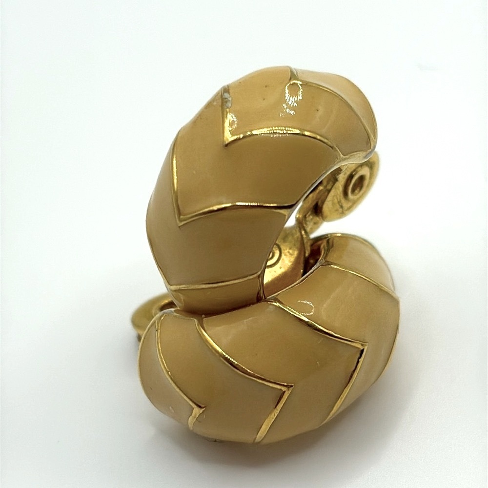 Monet Chevron Gold and Cream Tan Clip On Earrings Lever Back Hoops J Hoop - Picture 3 of 6